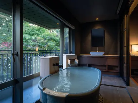 Image: Guest room with semi-open-air bath